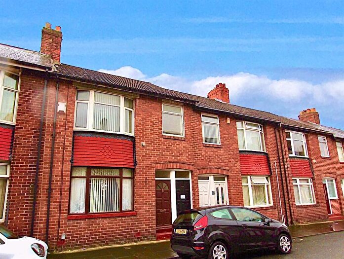2 Bedroom Flat To Rent In Morpeth Tce, North Shields, ** Low Low Move In Costs !! **, NE29