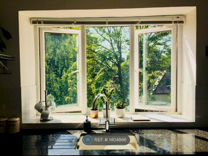 2 Bedroom Flat To Rent In Westcliffe Lodge, Bournemouth, BH4