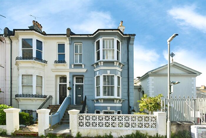 2 Bedroom Apartment For Sale In St. Georges Terrace, Brighton, BN2