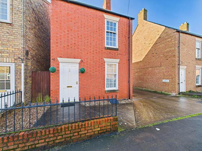 3 Bedroom Detached House For Sale In Hamilton Road, Alford, LN13