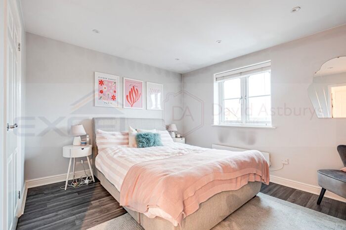 4 Bedroom Flat To Rent In Blenheim Gardens, London, NW2