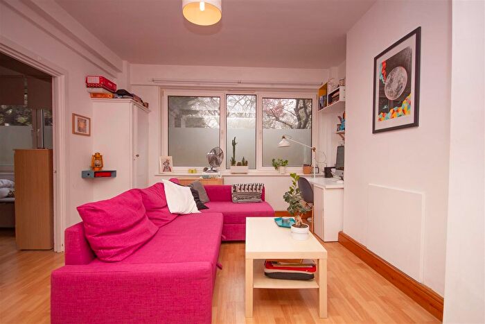 1 Bedroom Flat To Rent In Southwark Park Road, London, SE16