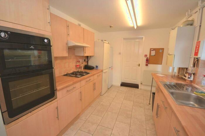 5 Bedroom Terraced House To Rent In Grange Avenue, Reading, RG6