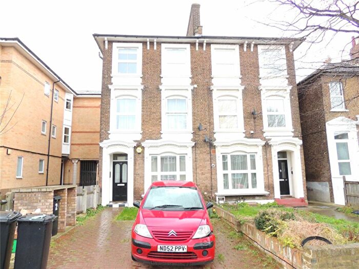 3 Bedroom Apartment To Rent In Laurel Grove, London, SE20