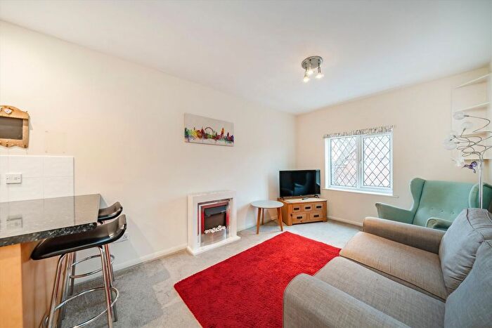 1 Bedroom Flat To Rent In Heathfield Drive, Tooting, CR4