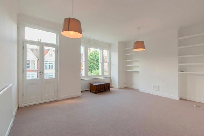 3 Bedroom Flat To Rent In Cumberland Road, Acton, London, W3