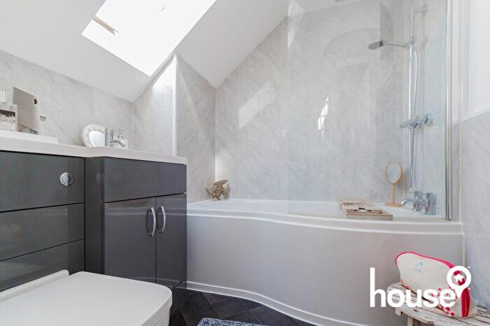 2 Bedroom Coach House For Sale In Cormorant Road, Iwade, ME9
