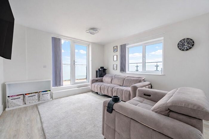 3 Bedroom Flat For Sale In Granada House, Meridian Way, Southampton, SO14