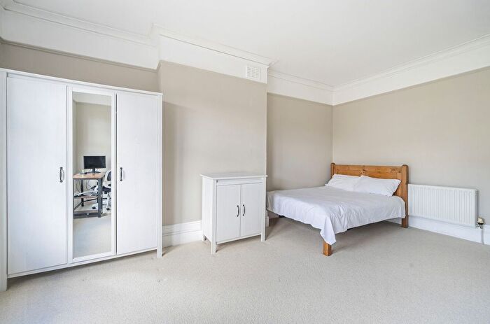 2 Bedroom Flat For Sale In Queensthorpe Road, Sydenham, SE26