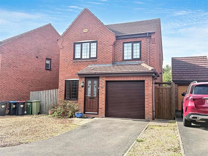 3 Bedroom House For Sale In Chillingham Court, Shenley Brook End, Milton Keynes, MK5