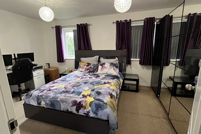 4 Bedroom Semi Detached House To Rent In Shropshire Close, Walsall, WS2