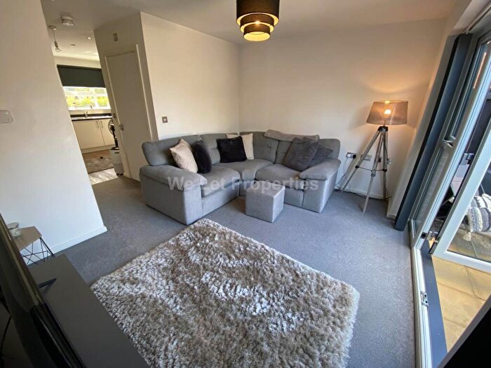 2 Bedroom House To Rent In Bugle Close, Salford, M7