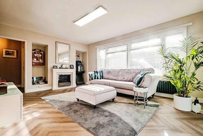 2 Bedroom Bungalow For Sale In Furners Mead, Henfield, West Sussex, BN5