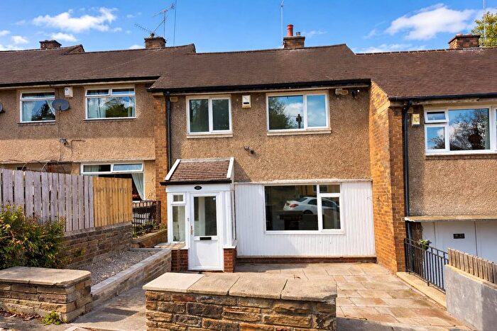 3 Bedroom Town House To Rent In Parkstone Drive, Bradford, BD10