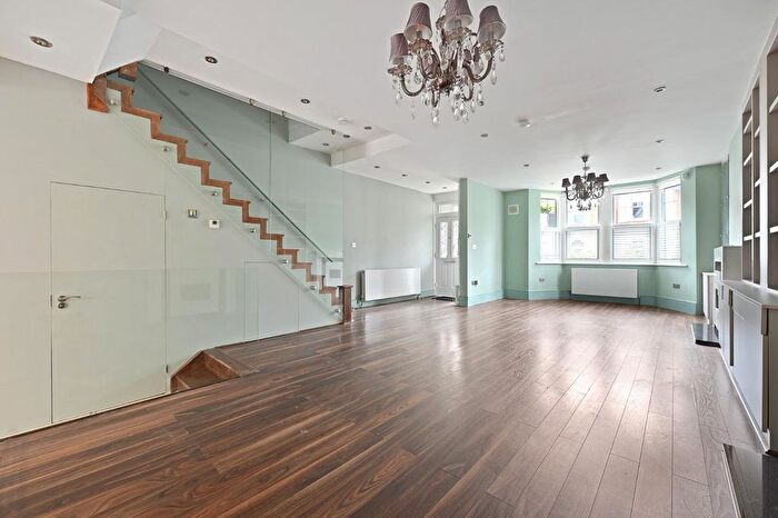 5 Bedroom Terraced House For Sale In First Avenue, Acton, W3