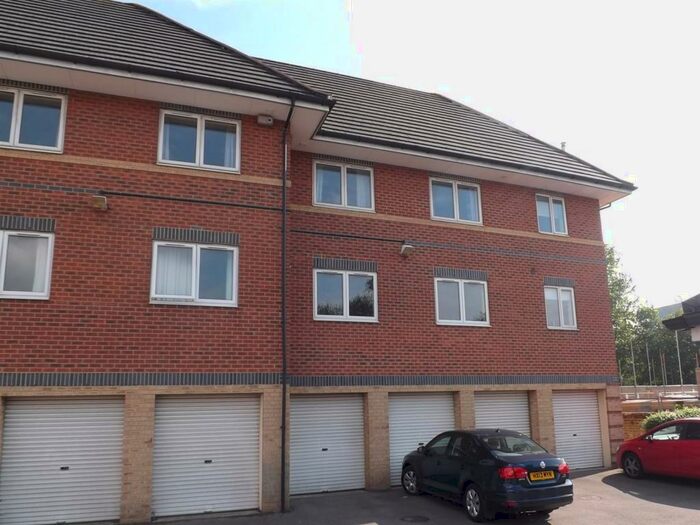 2 Bedroom Apartment To Rent In Archers Road, Southampton, SO15