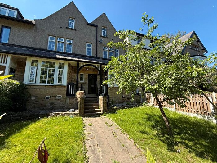 6 Bedroom House For Sale In Wilmer Drive, Bradford, BD9