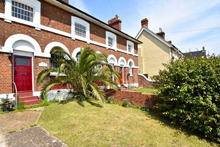 2 Bedroom Terraced House To Rent In Nicholson Street, Newport, PO30