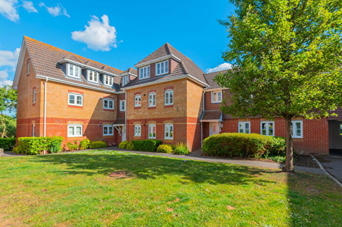 2 Bedroom Flat To Rent In Park Cottage Drive, Titchfield Park, Fareham, Hampshire, PO15