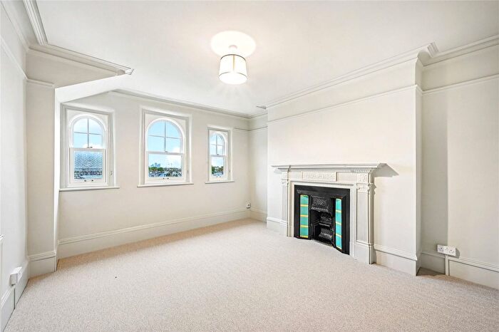 3 Bedroom Flat For Sale In Aynhoe Mansions, Aynhoe Road, London, W14