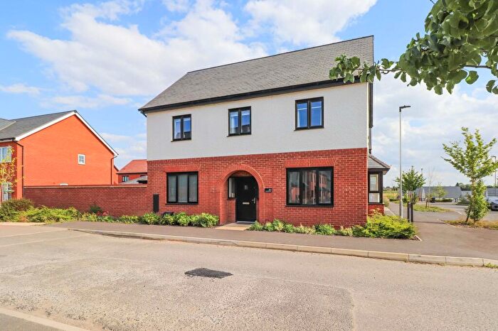4 Bedroom Detached House For Sale In Greenfield Way, Hampton Water, PE7