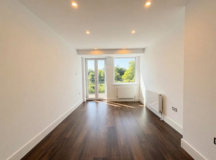 1 Bedroom Apartment To Rent In Burlington House, Waltham Cross, EN8