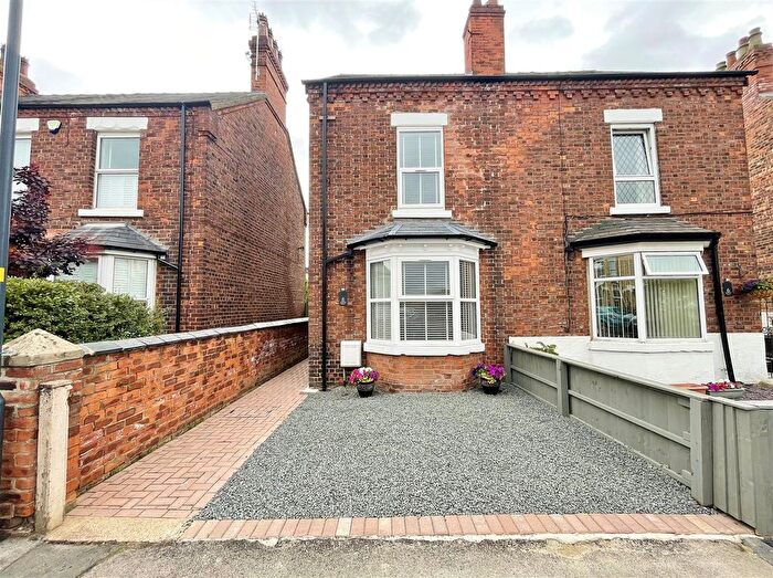4 Bedroom Semi-Detached House To Rent In Armoury Road, Selby, YO8