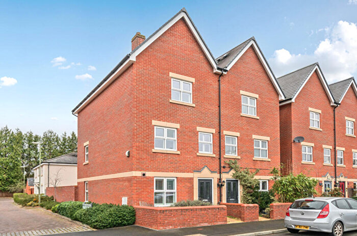 3 Bedroom Semi-Detached House For Sale In Granary Lane, Eastleigh, Hampshire, SO50