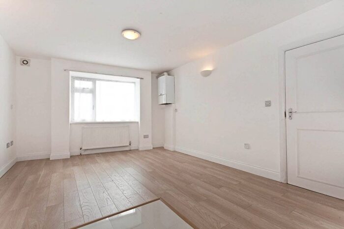 1 Bedroom Flat To Rent In Verney Road, South Bermondsey, London, SE16