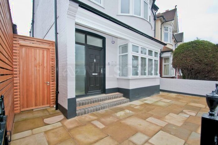 3 Bedroom Semi-Detached House To Rent In Nimrod Road, Streatham, SW16