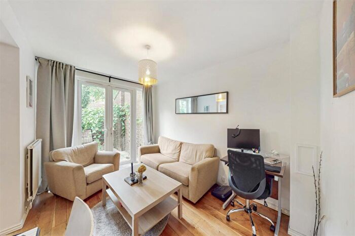 2 Bedroom Apartment To Rent In Chilton Street, Shoreditch, E2