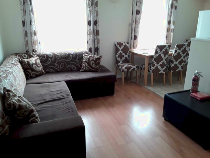 2 Bedroom Flat To Rent In Viscount Drive, Beckton, E6