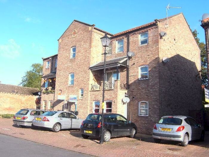 2 Bedroom Flat To Rent In Waterside, Ripon, North Yorkshire, Uk, HG4
