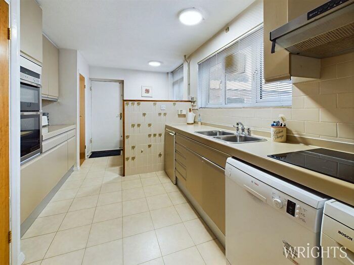 4 Bedroom Detached House For Sale In The Holdings, Hatfield, AL9