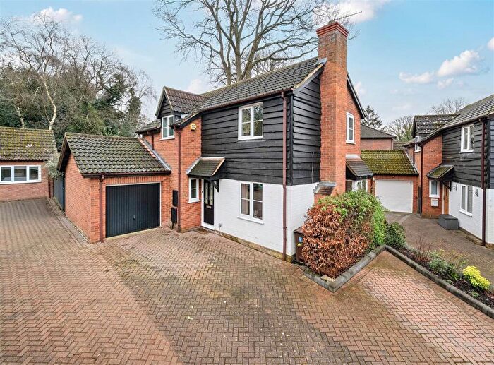 3 Bedroom Detached House For Sale In The Junipers, Wokingham, Berkshire, RG41