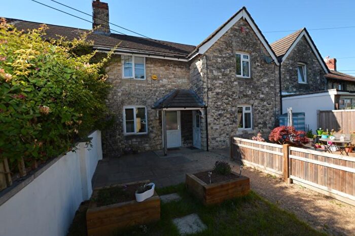 2 Bedroom Terraced House To Rent In Wells Square, BA3