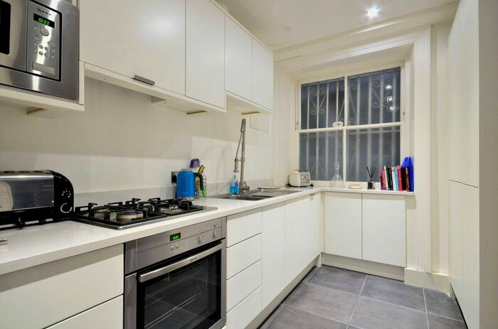 3 Bedroom Flat To Rent In Cabbell Street, Paddington, London, NW1