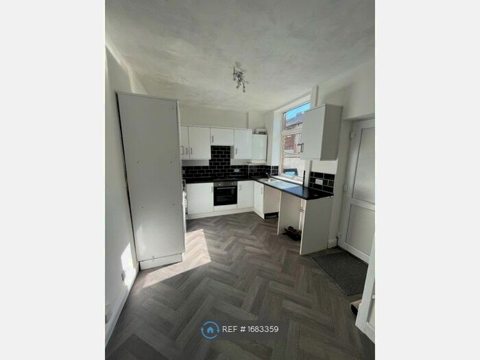 3 Bedroom Terraced House To Rent In County Street, Oldham, OL8