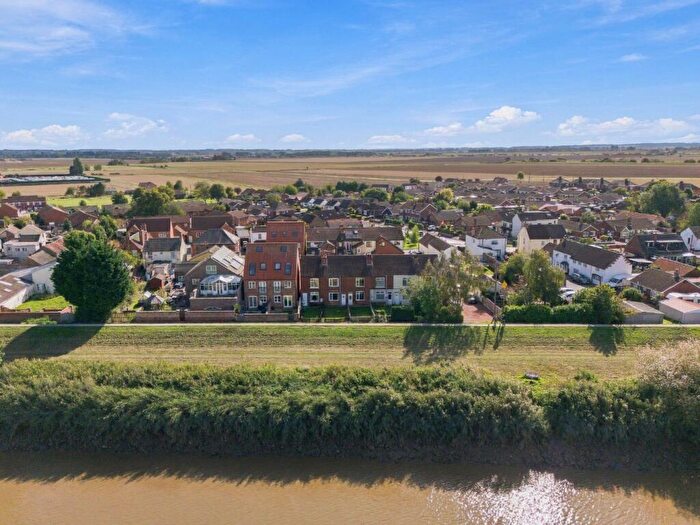 3 Bedroom Terraced House For Sale In Trent View, Burringham, Scunthorpe, Lincolnshire, DN17