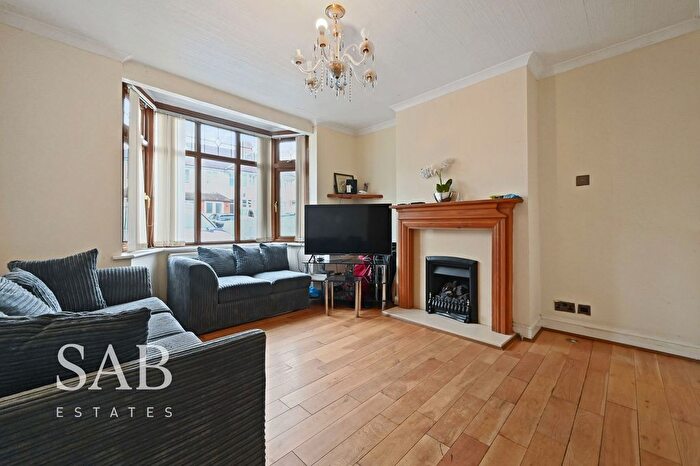 3 Bedroom Terraced House To Rent In Allenby Road, Southall, UB1
