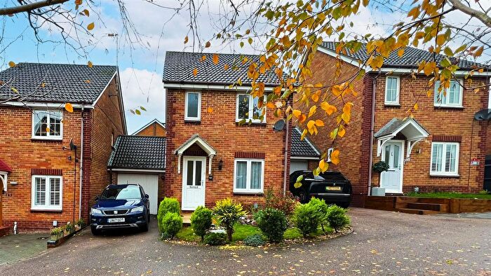 3 Bedroom End Of Terrace House To Rent In Fairfield Way, Stevenage, SG1