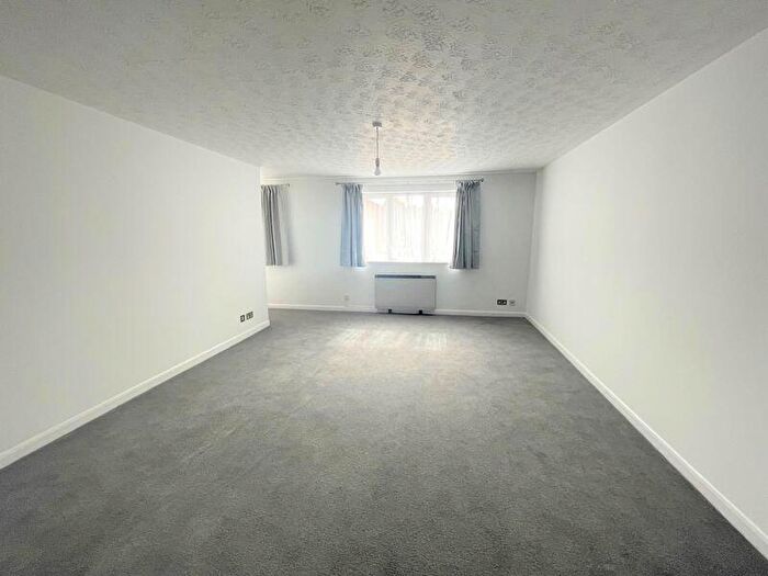 Apartment To Rent In Leicester Road, Barnet, EN5