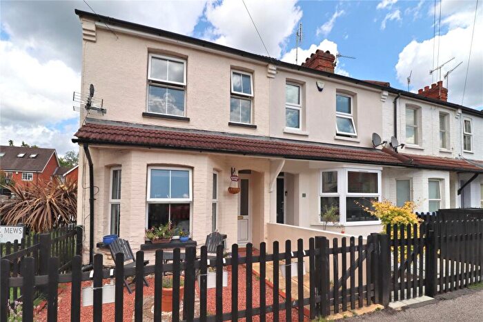 3 Bedroom End Of Terrace House For Sale In Vale Farm Road, Woking, Surrey, GU21