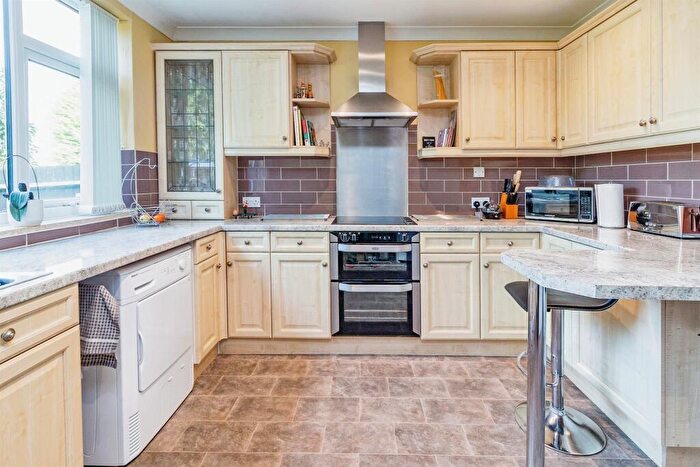 2 Bedroom Bungalow For Sale In Hexton Road, Barton-Le-Clay, Bedford, MK45