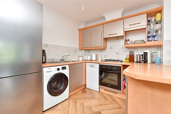 2 Bedroom Flat For Sale In Rose Hill, Sutton, Surrey, SM1