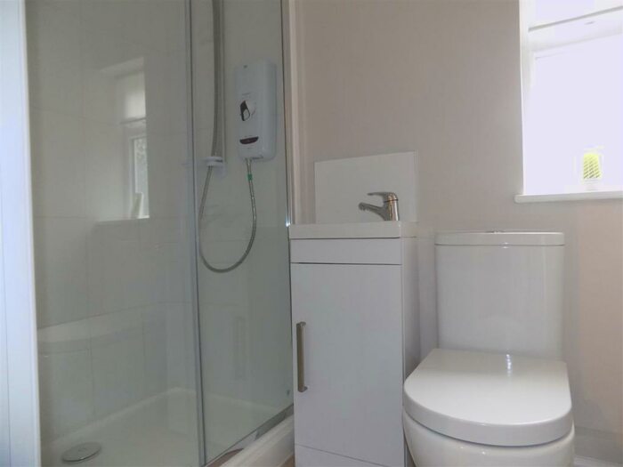 4 Bedroom House To Rent In Willows Crescent, Birmingham, B12