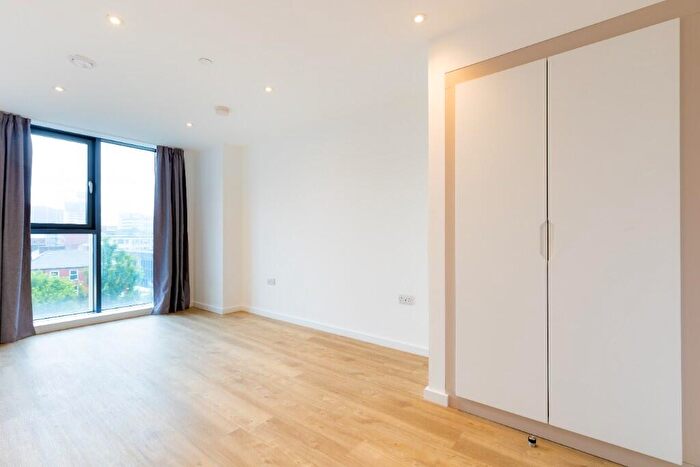 3 Bedroom Flat To Rent In Flat, Swan Street, Manchester, Greater Manchester, M4