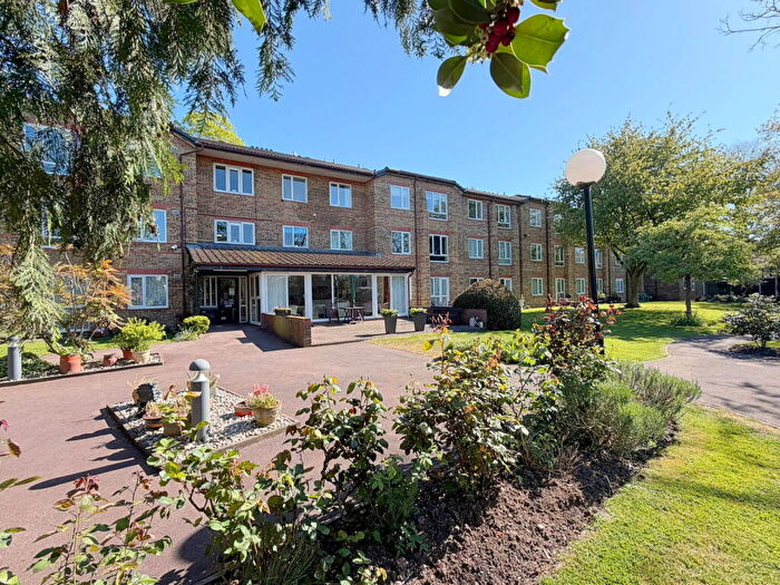 1 Bedroom Flat For Sale In Ennerdale Court, Cambridge Road, Wanstead, E11