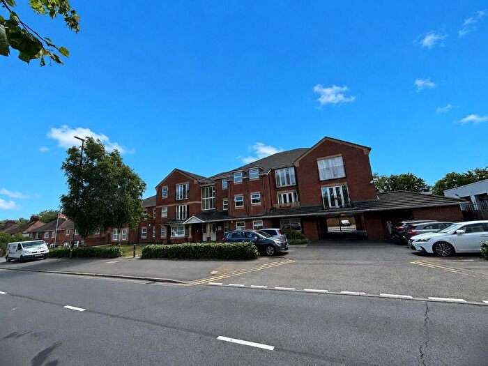 2 Bedroom Flat For Sale In Groby Road, Leicester, LE3