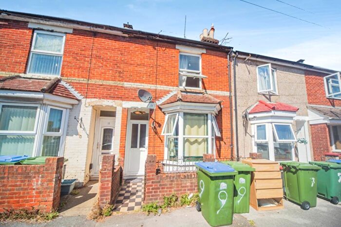 3 Bedroom Terraced House For Sale In Graham Road, Southampton, Hampshire, SO14